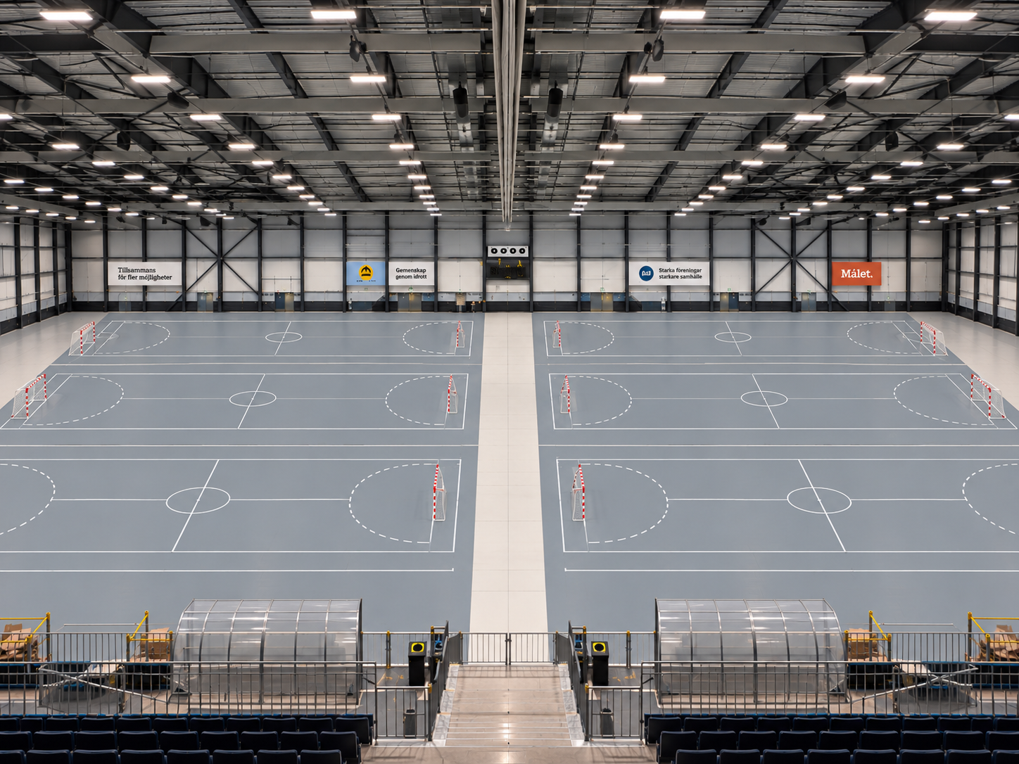 Oversiktsbilde av en arena med seks håndballbaner for Bohus Cup